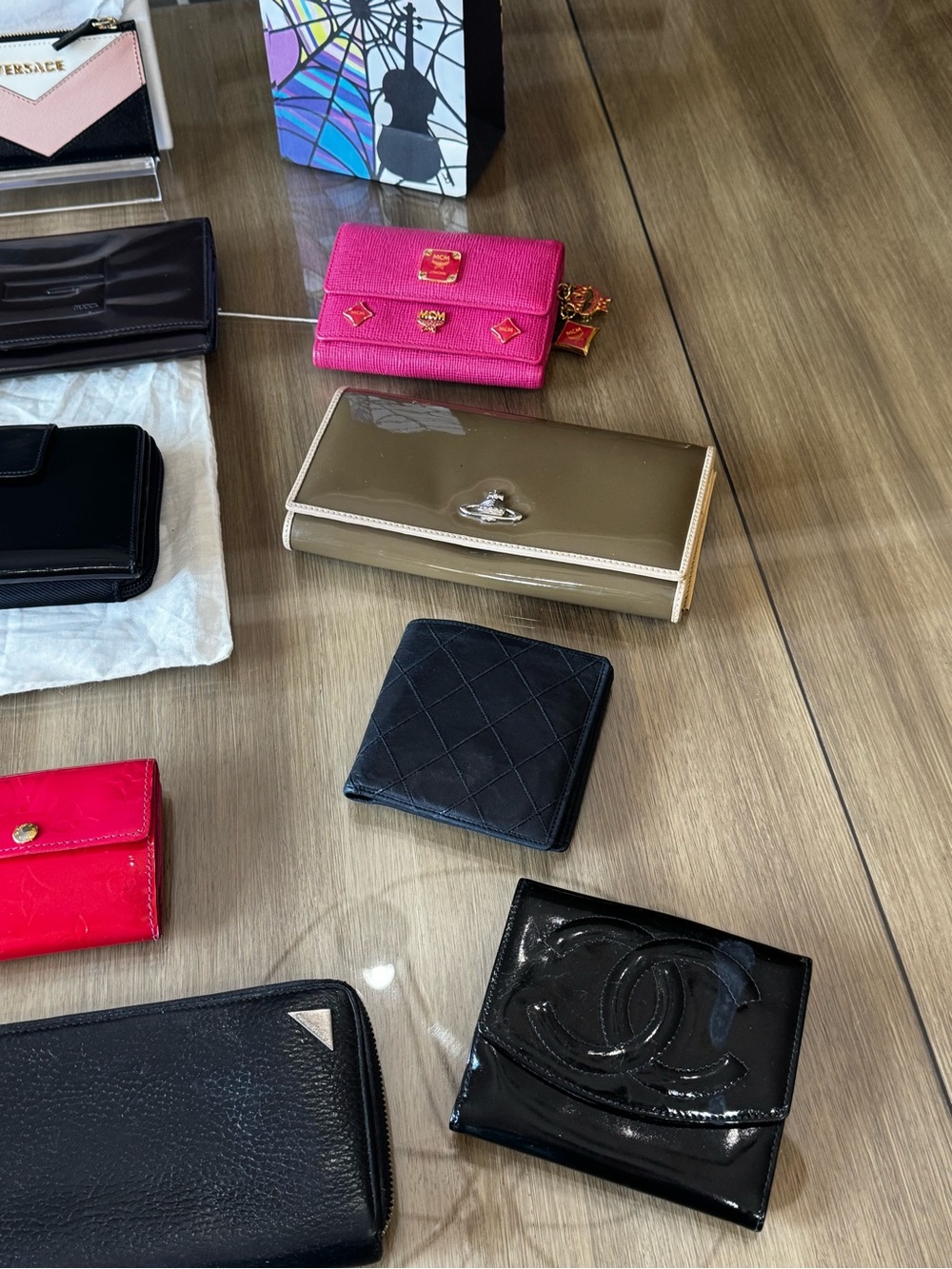 🔥WALLET WEDNESDAY: Luxury Wallet Pulls🔥 - Picture 5 of 6